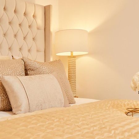 King Deluxe City Apt Large Balcony& Free Parking! Лідс Екстер'єр фото