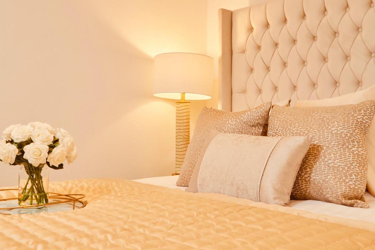 King Deluxe City Apt Large Balcony& Free Parking! Лідс Екстер'єр фото