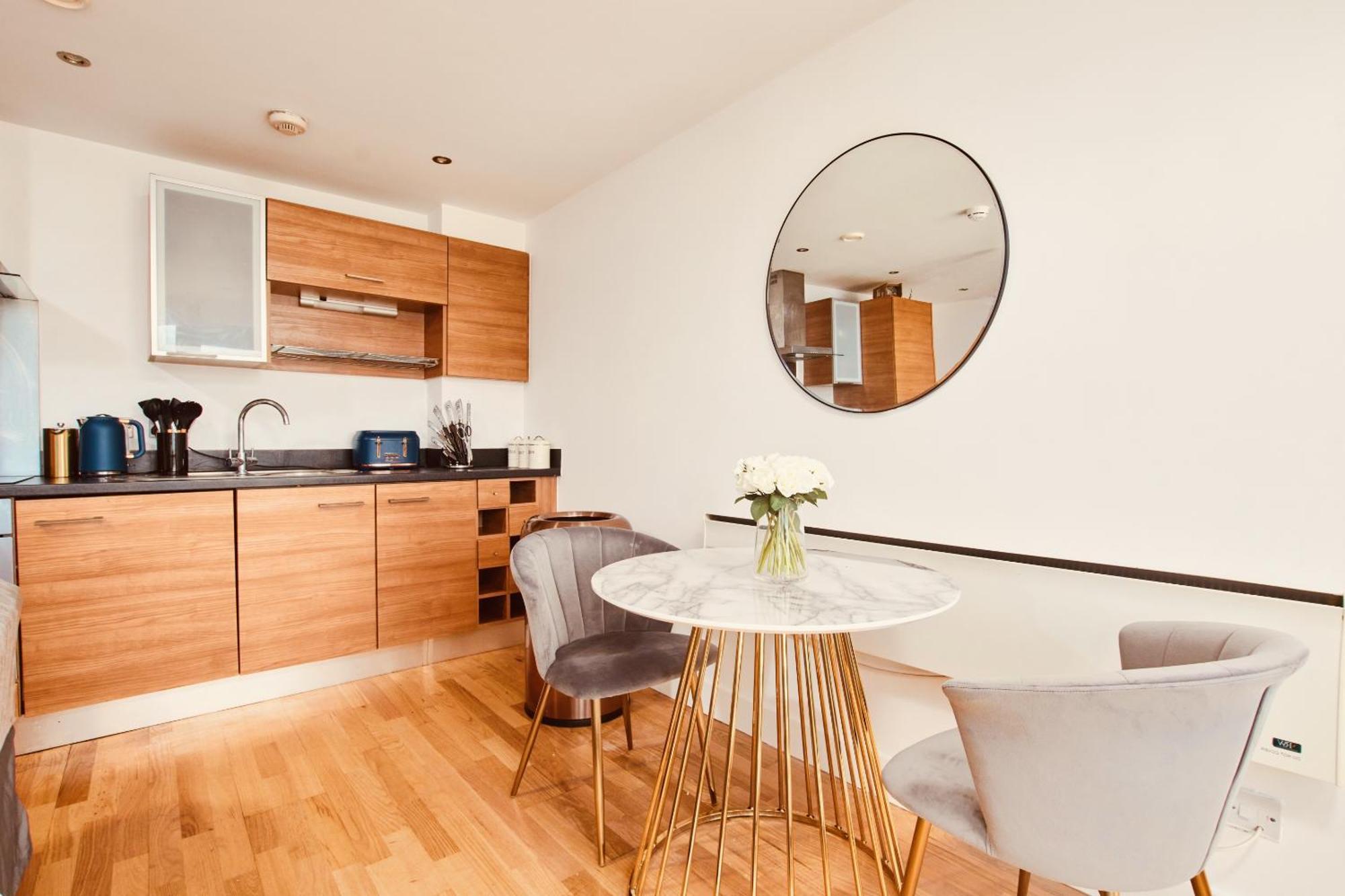 King Deluxe City Apt Large Balcony& Free Parking! Лідс Екстер'єр фото
